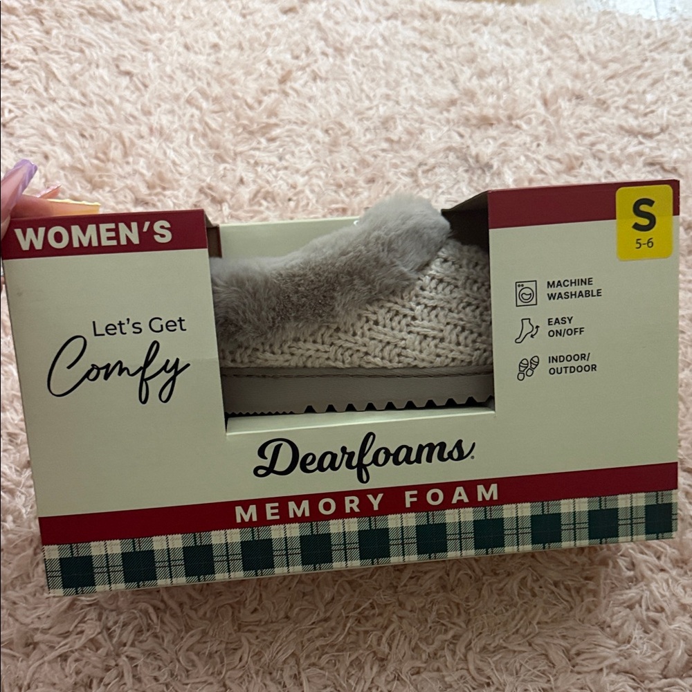 dearfoams Women's Light Gray Knit Memory Foam Slippers with Faux Fur Collar